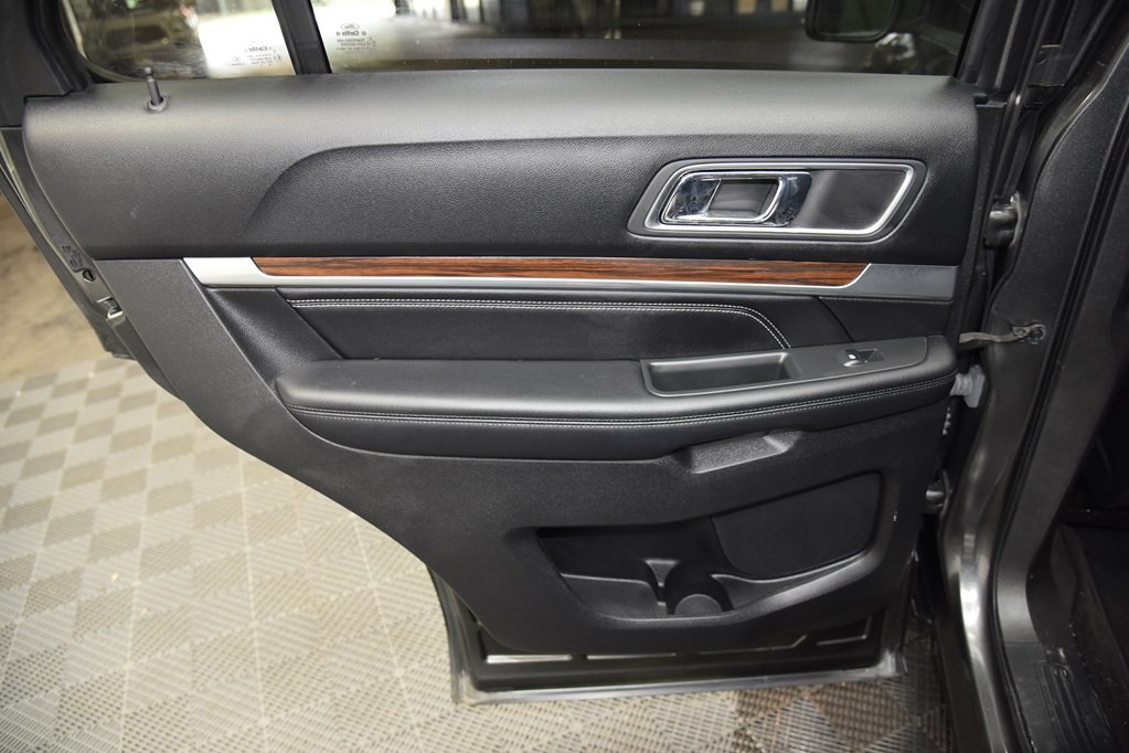 2017 Ford Explorer Image 28