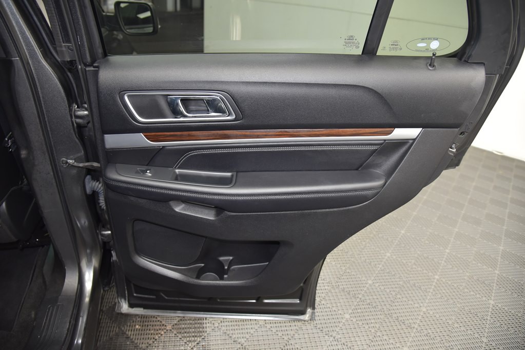 2017 Ford Explorer Image 32