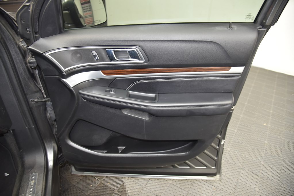 2017 Ford Explorer Image 40