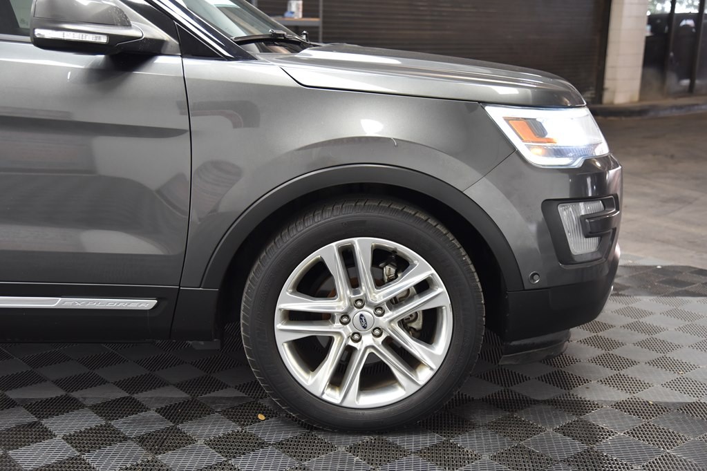2017 Ford Explorer Image 61