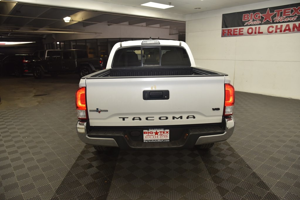 2016 Toyota Tacoma Image 4