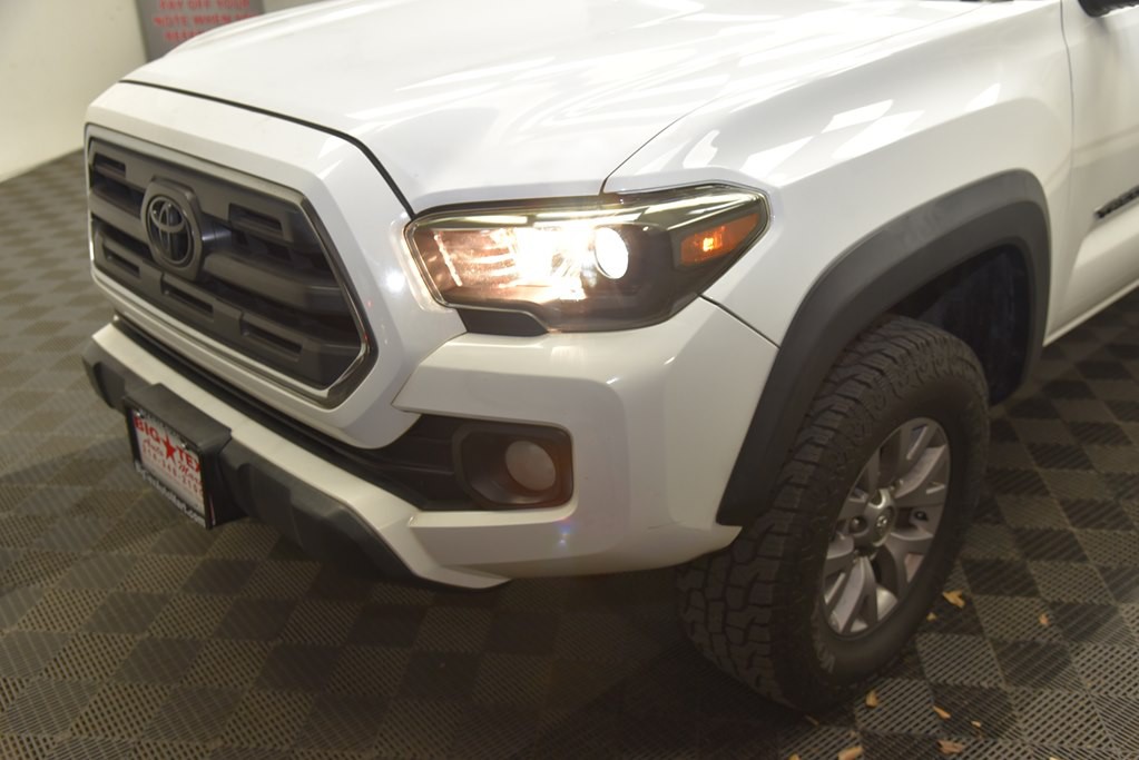 2016 Toyota Tacoma Image 9