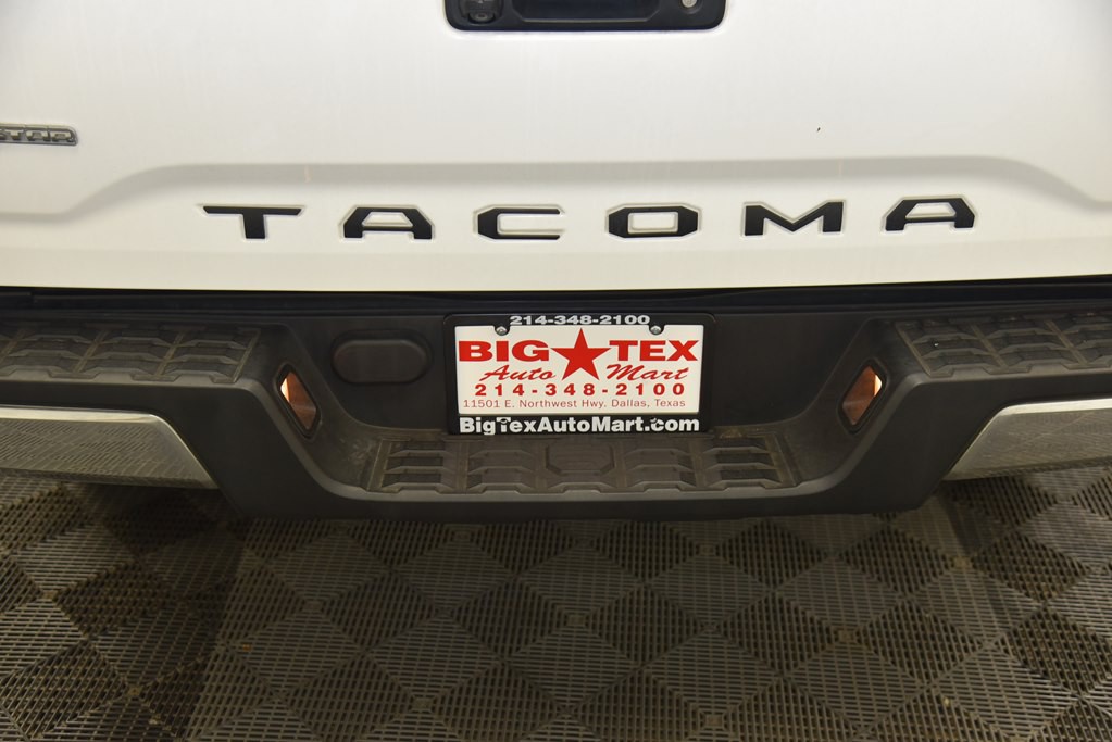 2016 Toyota Tacoma Image 12