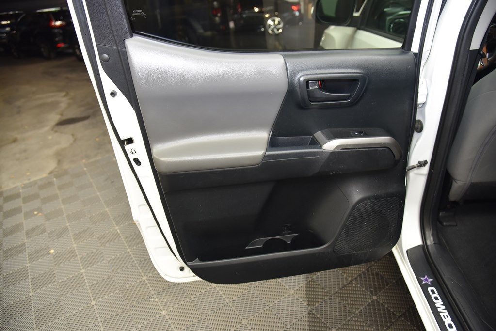 2016 Toyota Tacoma Image 15
