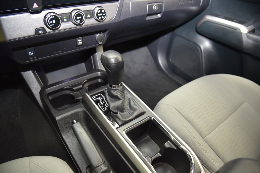 2016 Toyota Tacoma Image 18