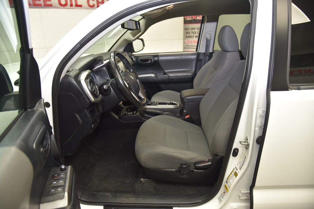 2016 Toyota Tacoma Image 20