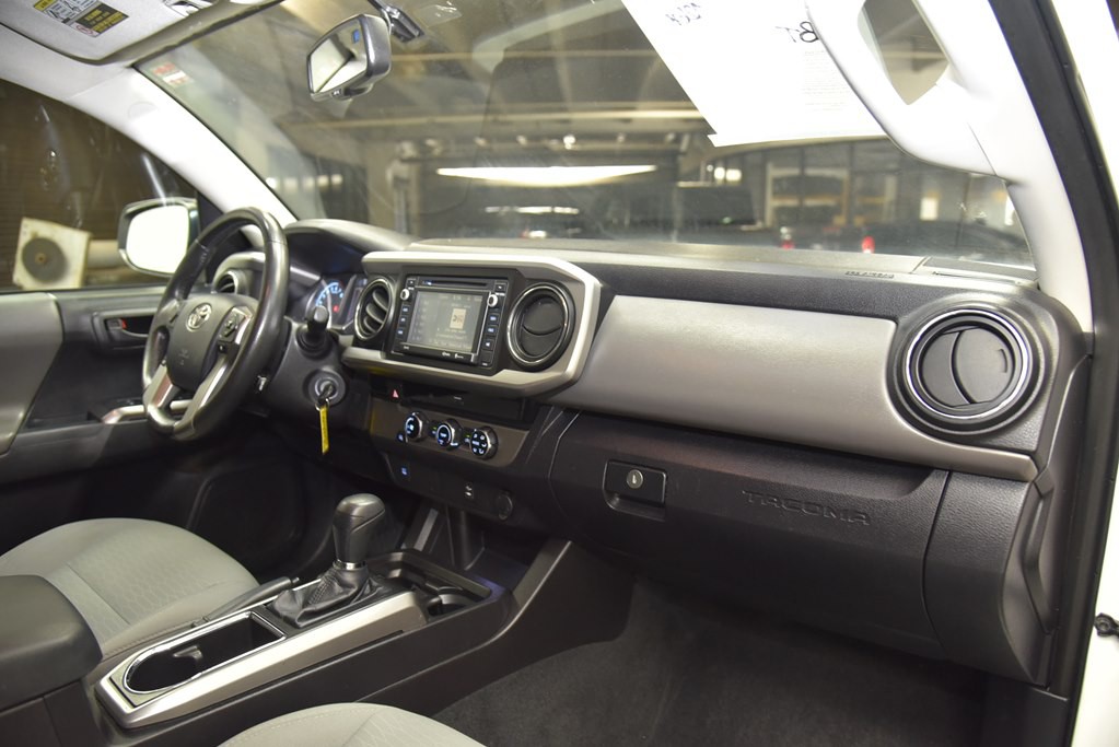 2016 Toyota Tacoma Image 23