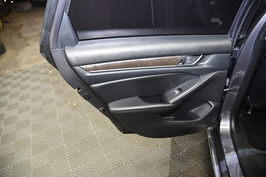 2019 Honda Accord Image 17