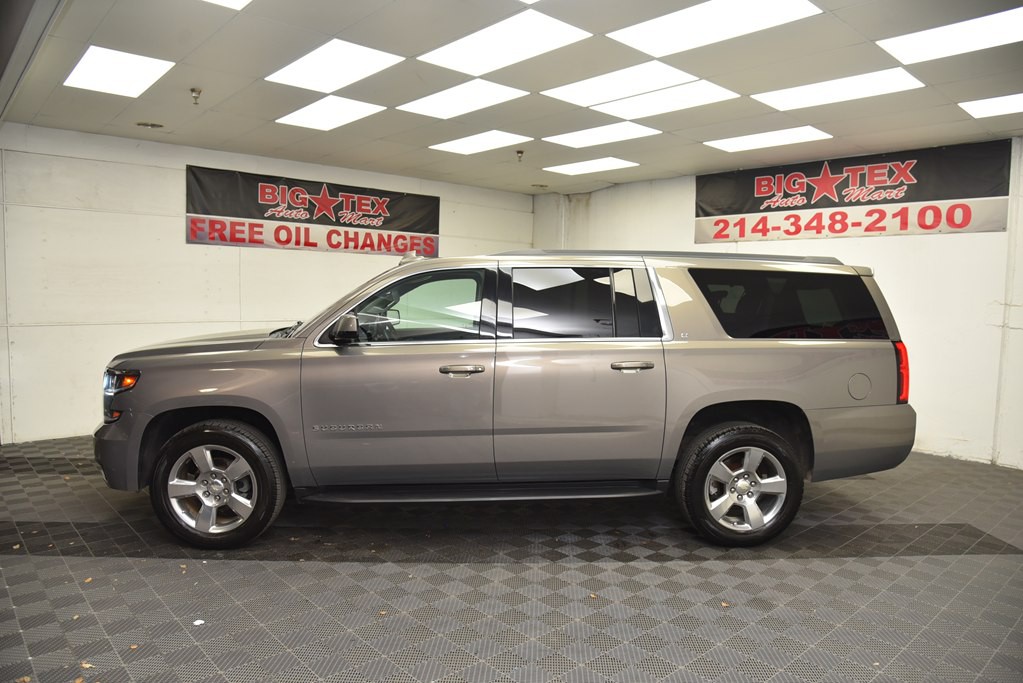 2017 Chevrolet Suburban Image 3