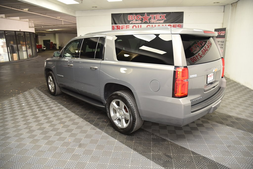 2017 Chevrolet Suburban Image 4