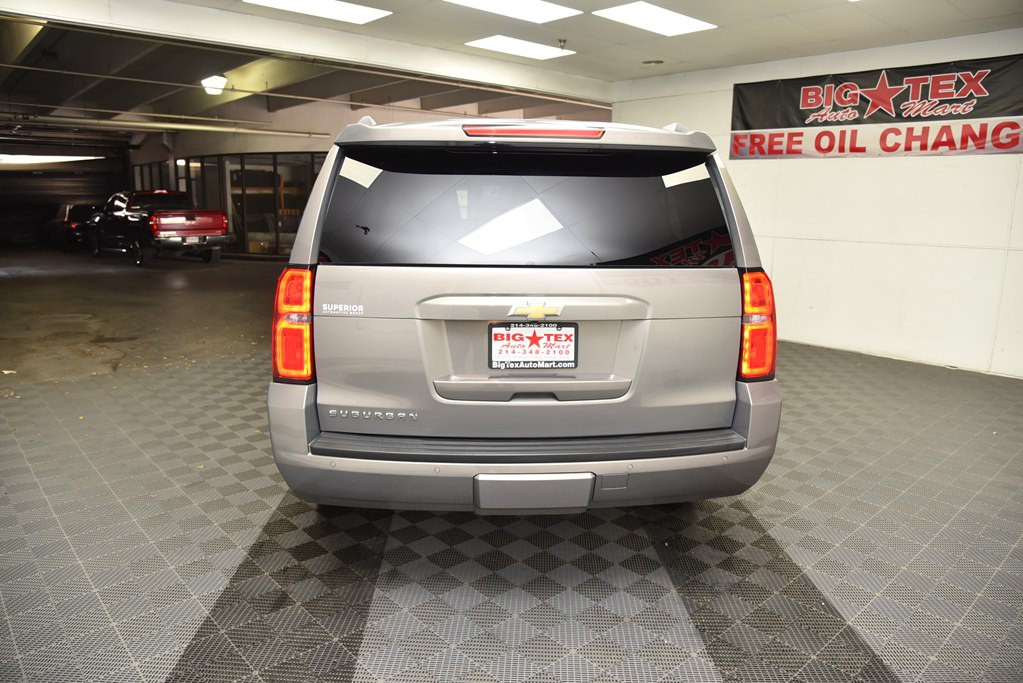 2017 Chevrolet Suburban Image 5