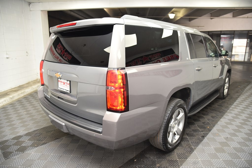 2017 Chevrolet Suburban Image 9