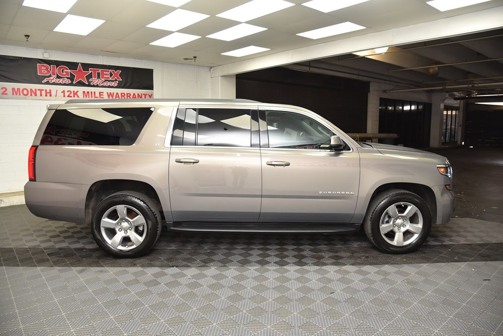 2017 Chevrolet Suburban Image 10
