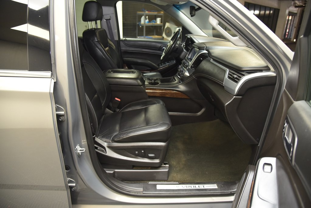 2017 Chevrolet Suburban Image 32