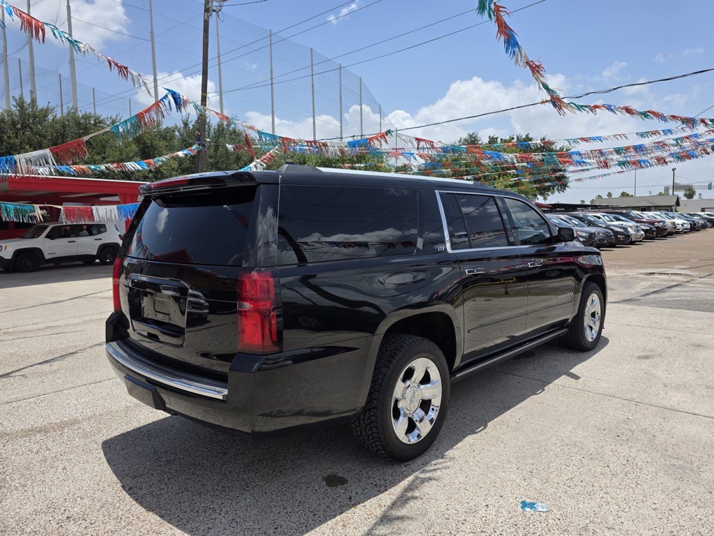 2015 Chevrolet Suburban Image 4