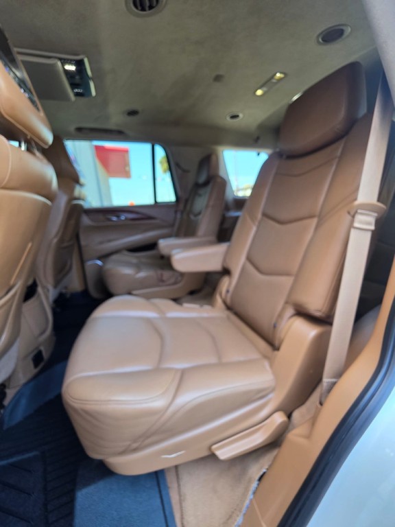 2016 Cadillac Escalade Image 10