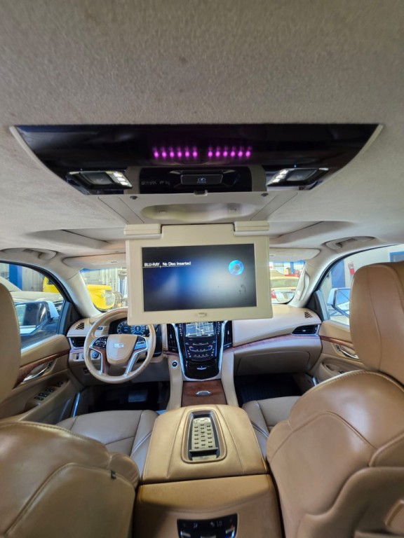 2016 Cadillac Escalade Image 16
