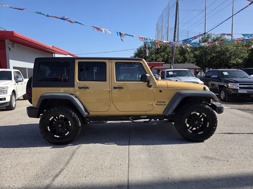 2014 Jeep Wrangler Unlimited Image 2