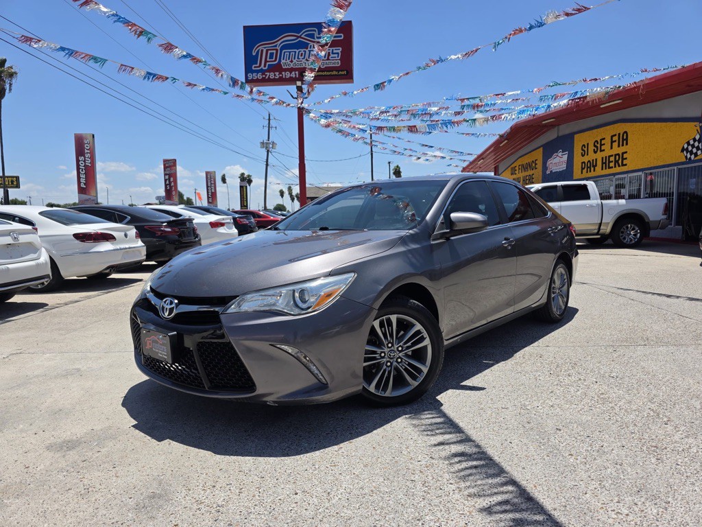 2017 Toyota Camry Image 1