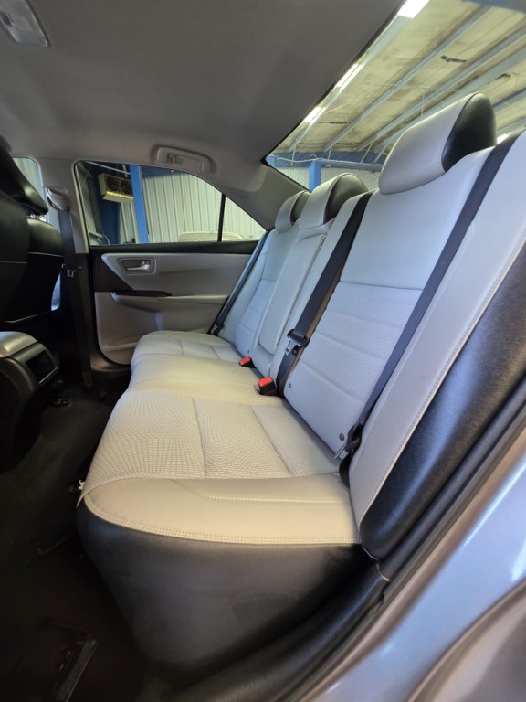 2017 Toyota Camry Image 11