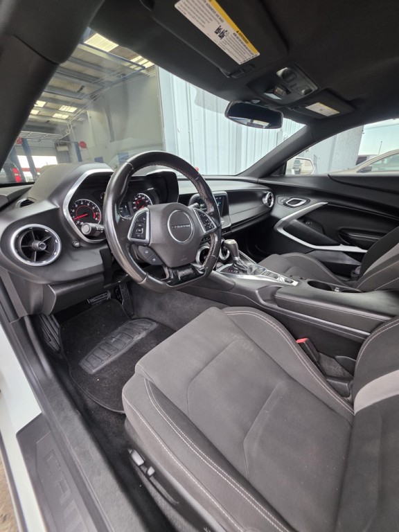 2017 Chevrolet Camaro Image 9