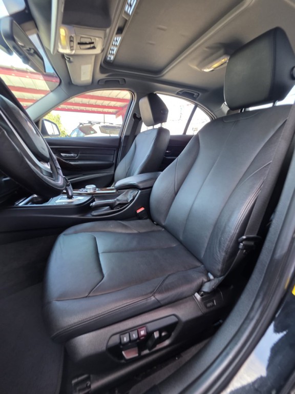 2015 BMW 3 Series Image 9