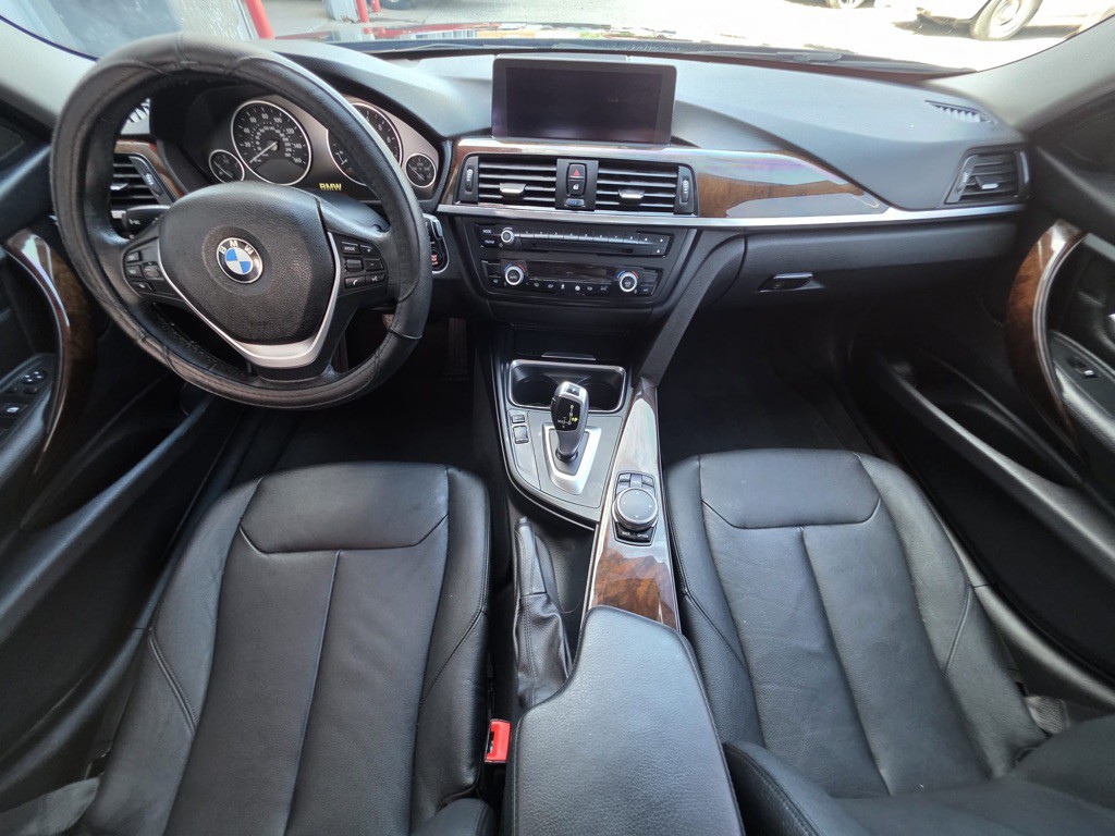 2015 BMW 3 Series Image 11