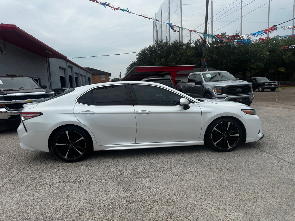 2018 Toyota Camry Image 2