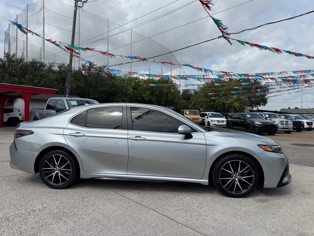 2021 Toyota Camry Image 3
