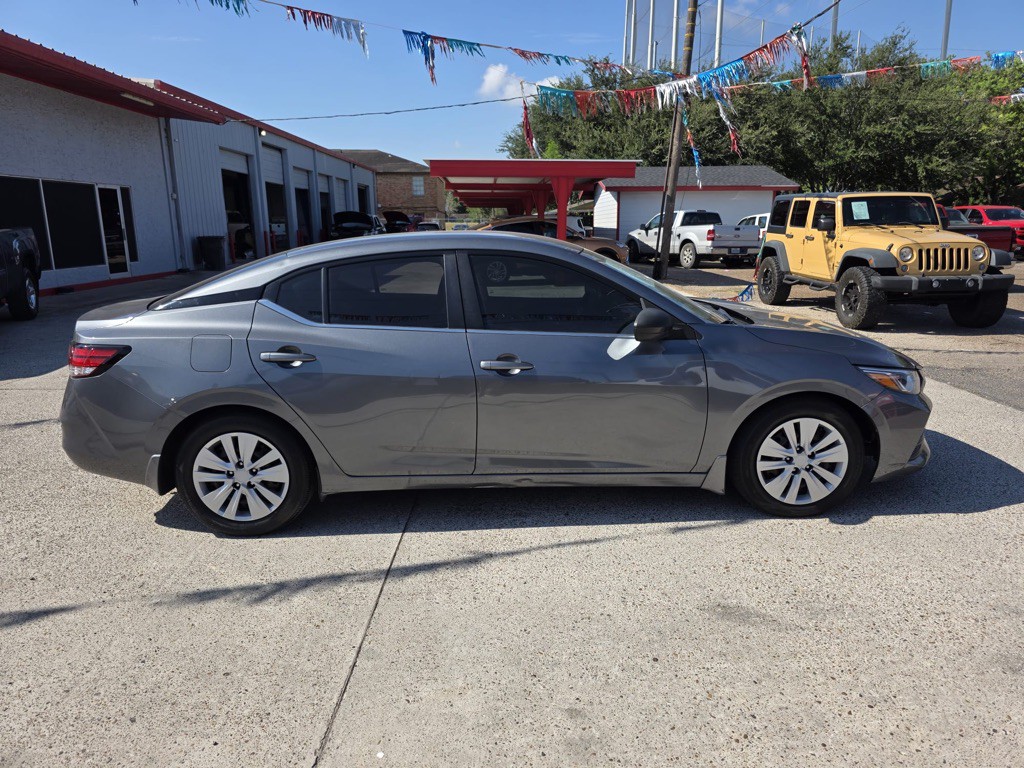 2021 Nissan Sentra Image 2