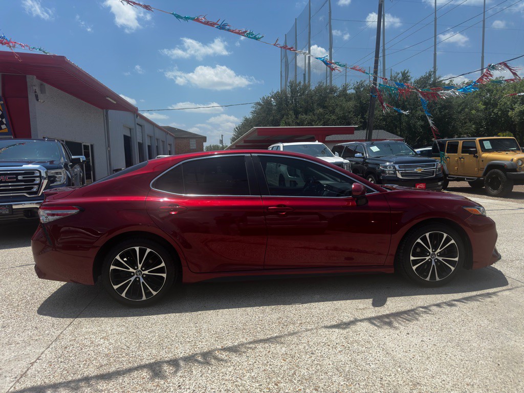 2018 Toyota Camry Image 2