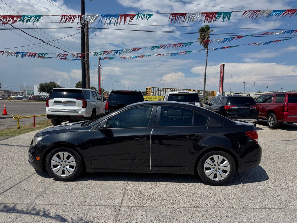 2015 Chevrolet Cruze Image 2