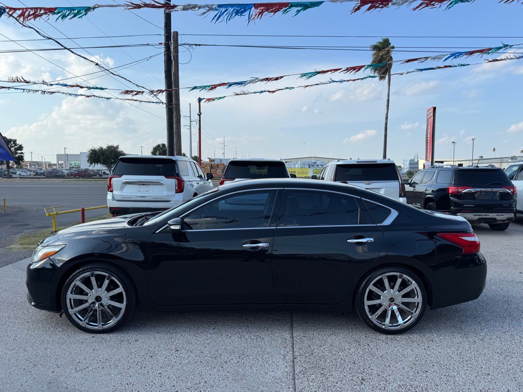 2017 Nissan Altima Image 2