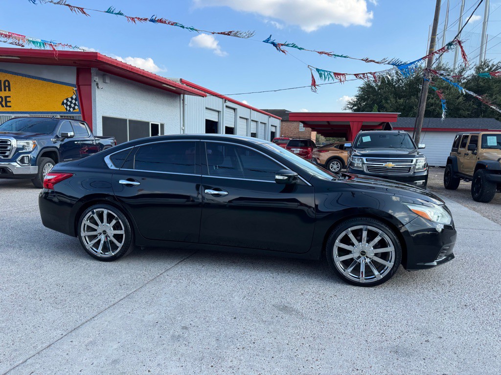 2017 Nissan Altima Image 3