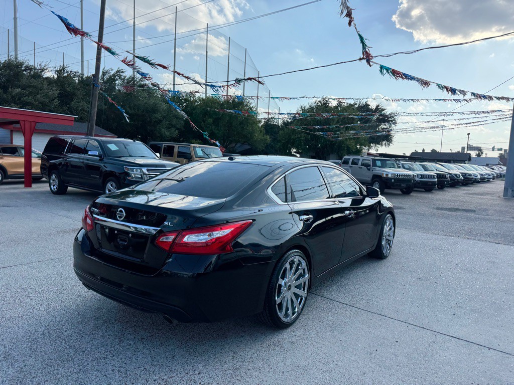 2017 Nissan Altima Image 4