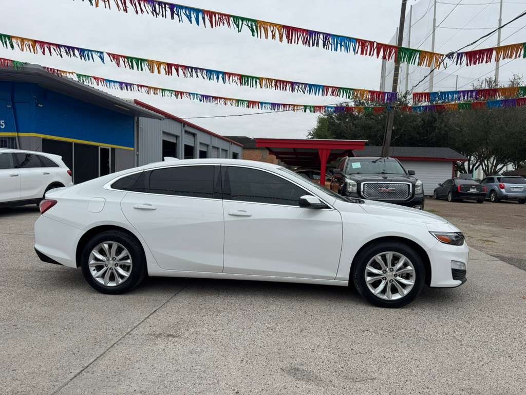 2021 Chevrolet Malibu Image 2