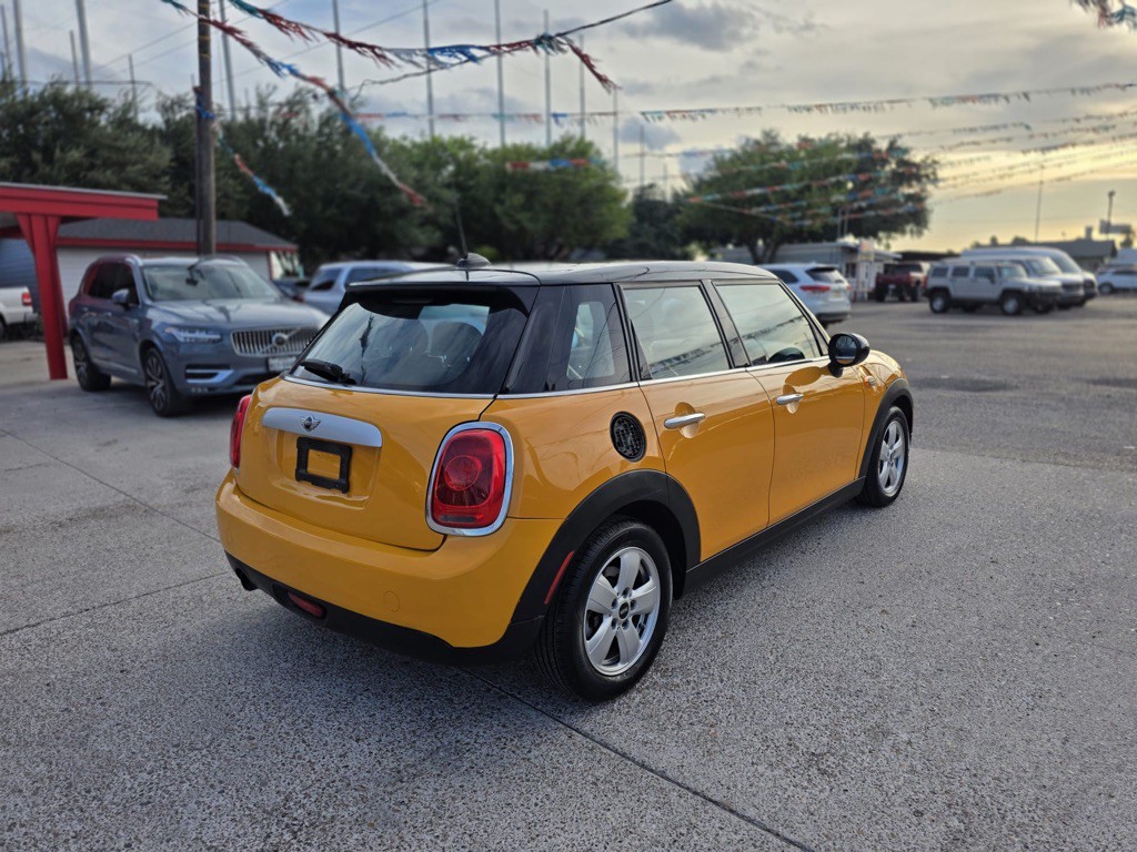 2015 MINI Cooper Image 4