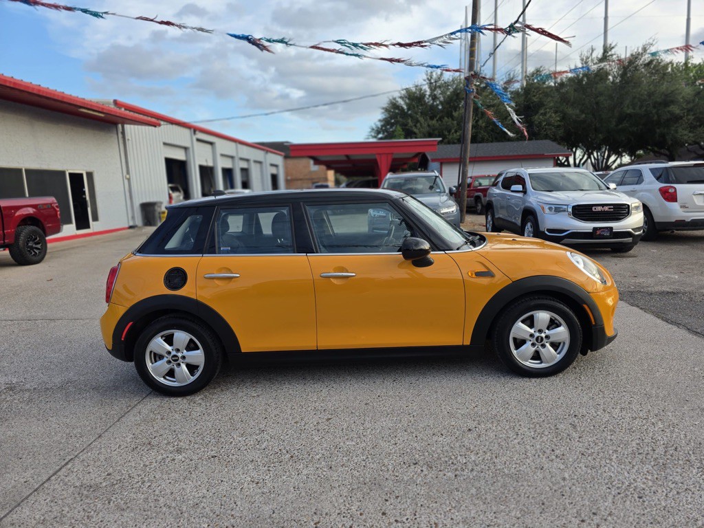 2015 MINI Cooper Image 13