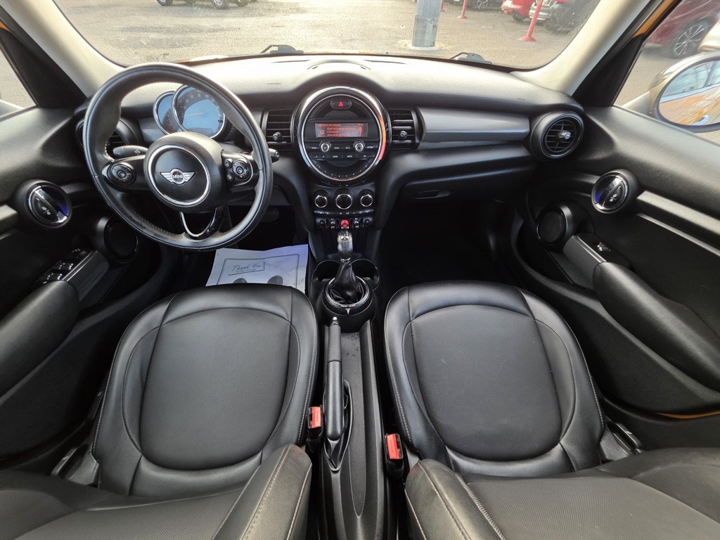 2015 MINI Cooper Image 21