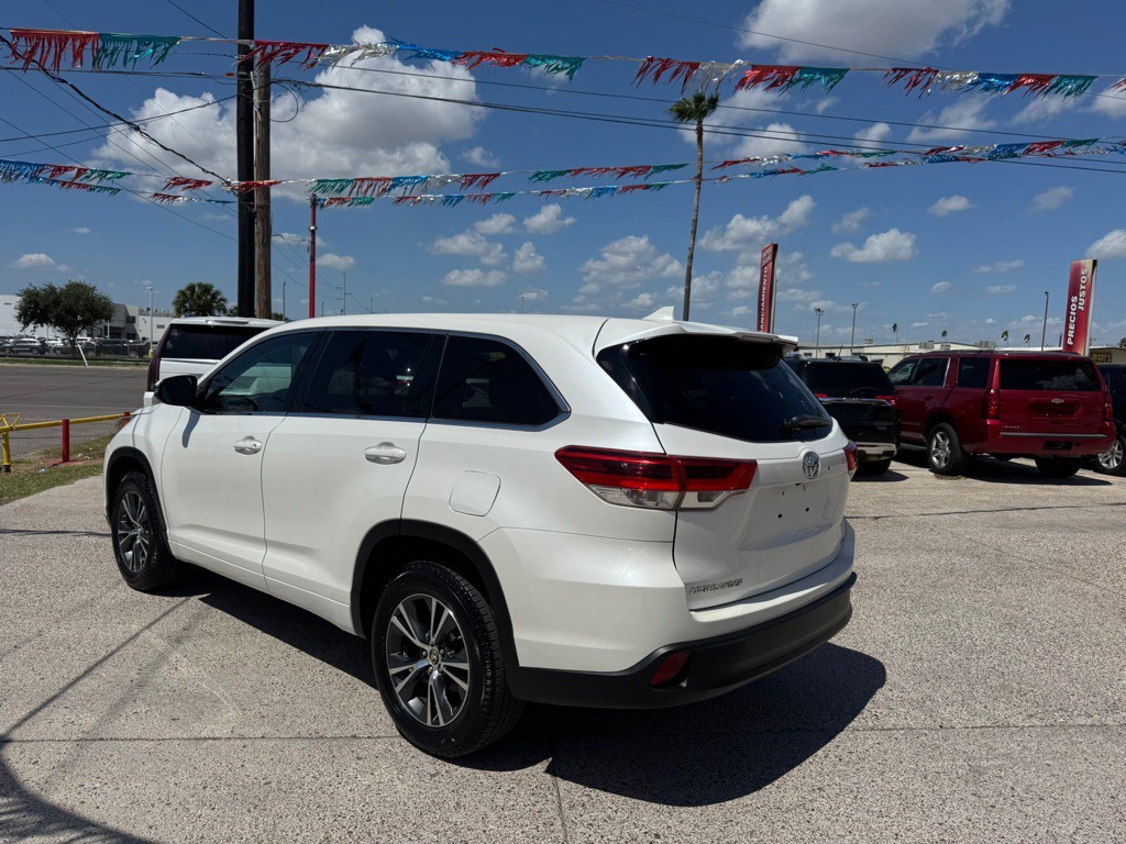 2017 Toyota Highlander Image 6