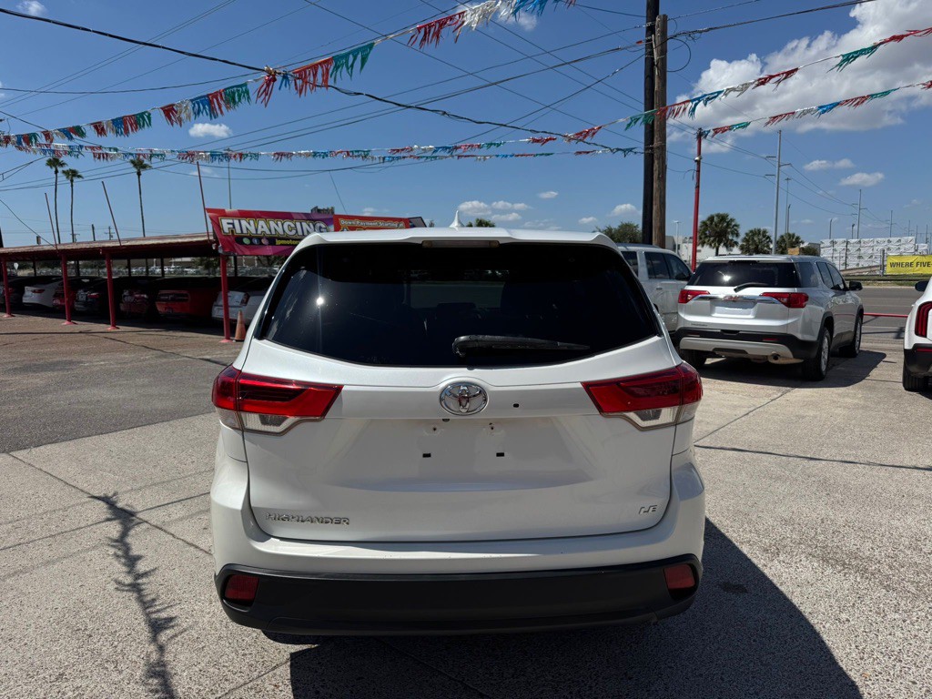 2017 Toyota Highlander Image 8