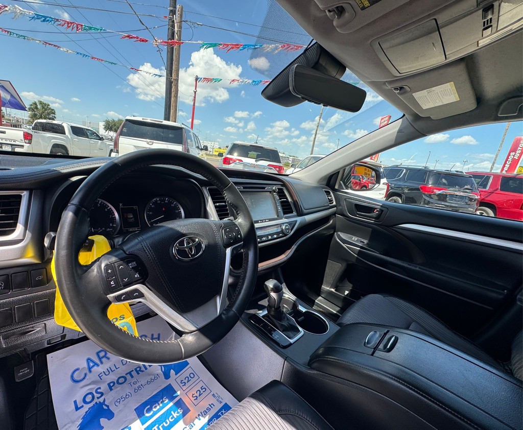 2017 Toyota Highlander Image 11