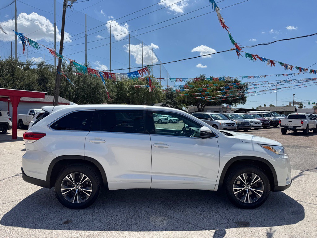 2017 Toyota Highlander Image 16
