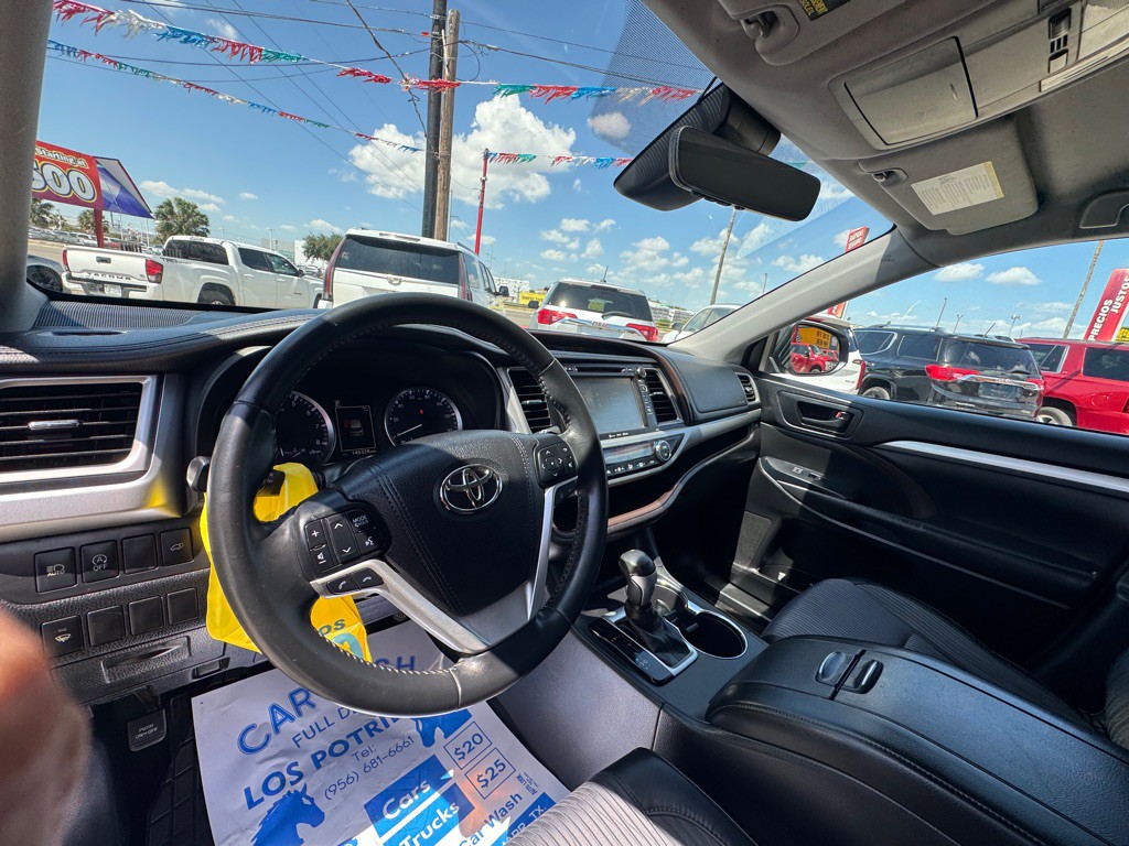 2017 Toyota Highlander Image 23