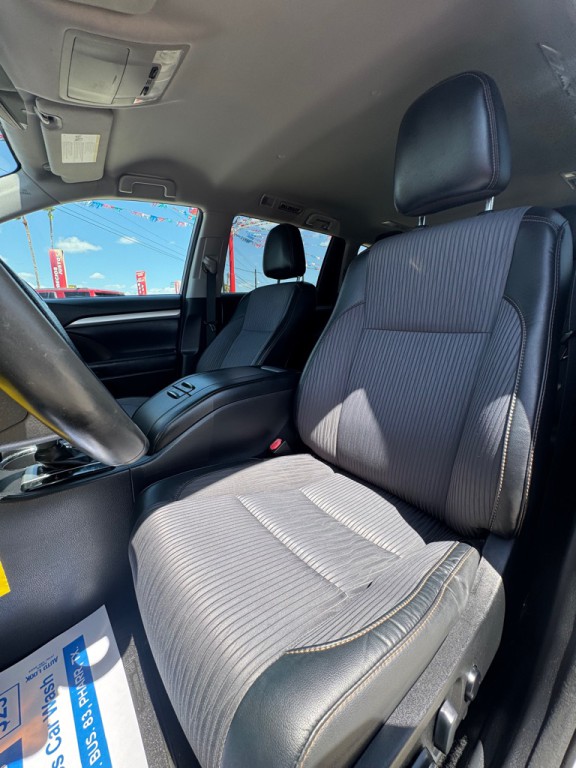 2017 Toyota Highlander Image 24