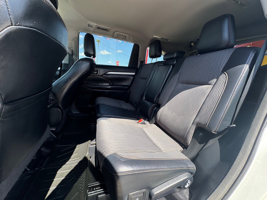 2017 Toyota Highlander Image 25