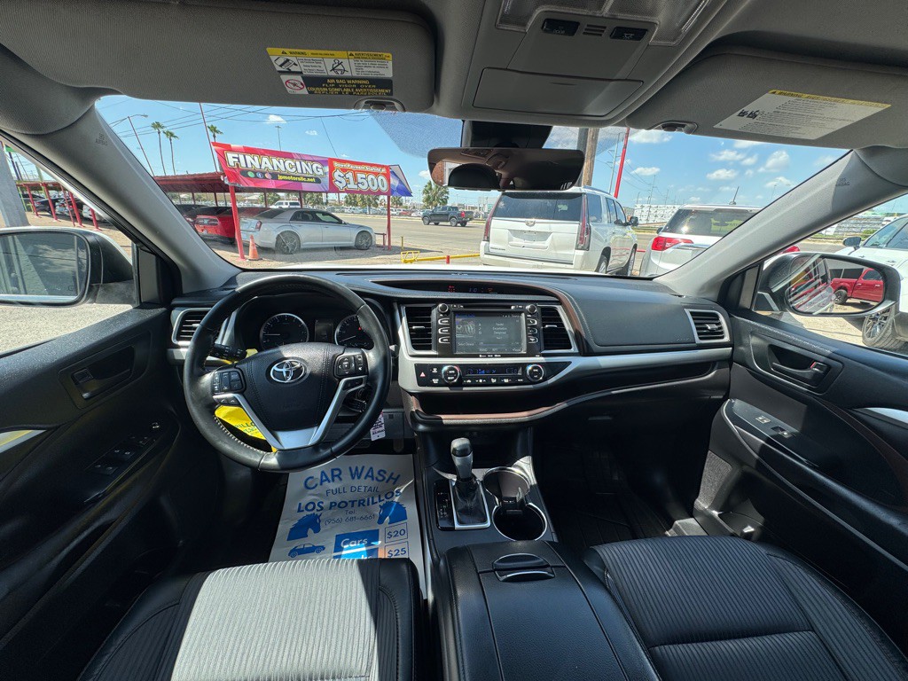 2017 Toyota Highlander Image 26