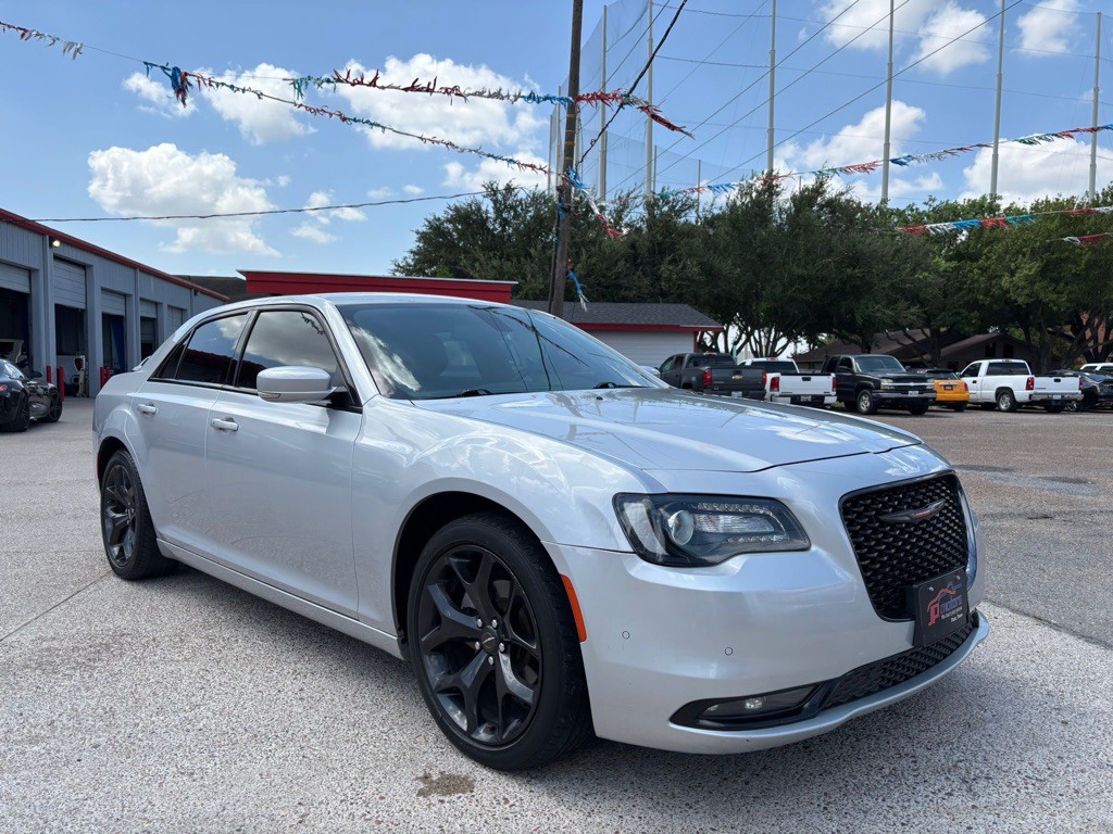 2021 Chrysler 300 Image 4