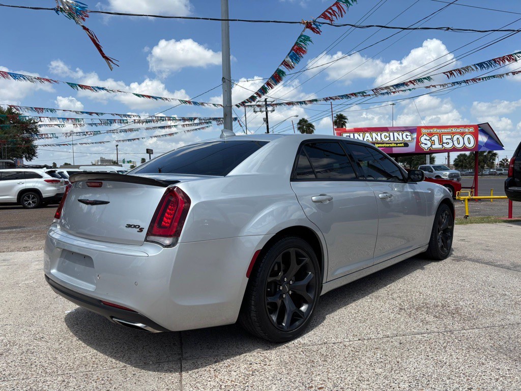2021 Chrysler 300 Image 5