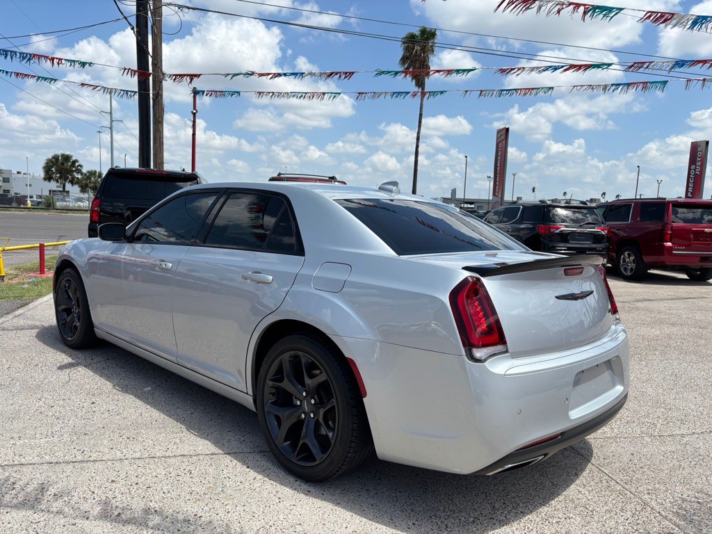 2021 Chrysler 300 Image 6